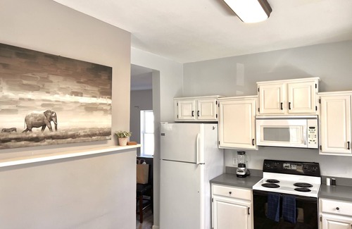 Clayton House | 3 minute walk to downtown! Spacious duplex.