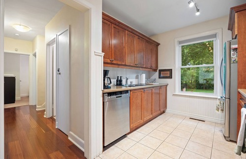 Rosedale House | 3 minute walk to nature trail