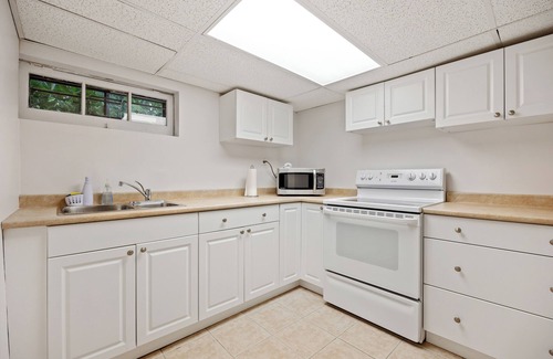 Rosedale House | 3 minute walk to nature trail