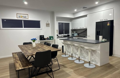 Moonta House | 3 minutes drive to Simms Cove Beach, Port Hughes and Moonta Bay Jetty