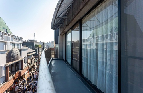 Kamakura Apartment | 3 minutes from Kamakura Station | 2 Queen Beds, 1 Single Sofa Bed | Up to 5 Guests