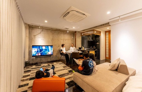 Kamakura Apartment | 3 minutes from Kamakura Station | 2 Queen Beds, 1 Single Sofa Bed | Up to 5 Guests