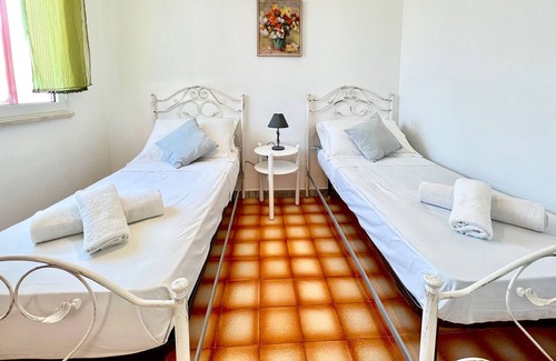 Rivabella Other | 3 minutes from the beach! Two bedrooms, courtyard and private garage!