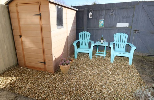 Brading Cottage | 3 OLD POST OFFICE MEWS, family friendly, with a garden in Brading