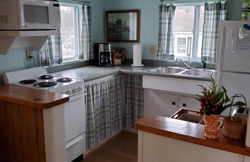 West Boothbay Harbor Cottage | 3 one-bedroom fully equipped cottages with free WIFI/weekly rental