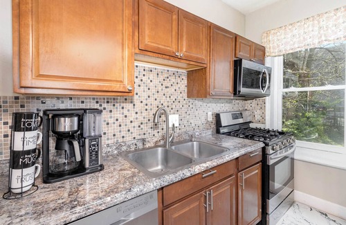 Corryville House | 3 or 4 Bdrm House Near Univ of Cincinnati, Zoo & Downtown