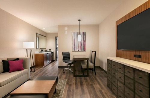 Berkeley Heights Hotel | 3 Pet-Friendly Units, Free Breakfast, Indoor Pool, Parking Onsite!
