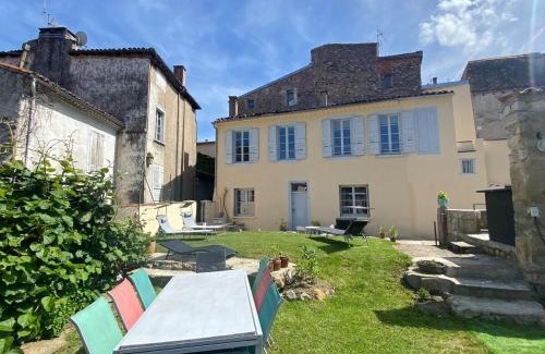 Foix Apartment | 3 pièces spacieux plein centre, parking,clim, terrasse, jardin