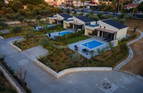 Daratsos Villa | 3 Private Heated Pool★New Brand villas up to18 sleeps★Walk to ALL
