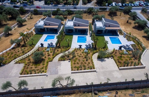 Daratsos Villa | 3 Private Heated Pool★New Brand villas up to18 sleeps★Walk to ALL