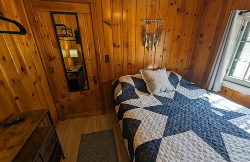 Park Rapids Cabin | 3* Riverfront Resort Cabin 3. Kayak, Swim, Adventure!