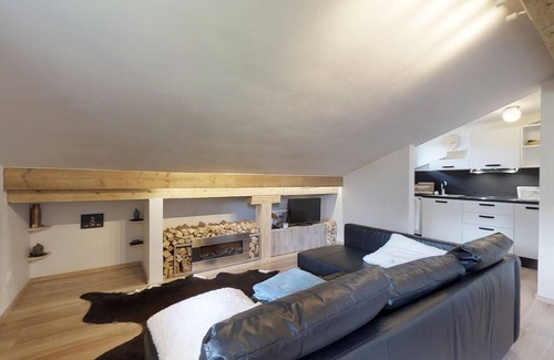 Surlej Apartment | 3-room apartment in the attic, furnished, living/dining room, sep.