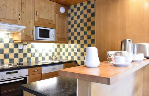 Meribel Apartment | 3-room apartment with balcony and WIFI, 150m from slopes, 6 people - Méribel
