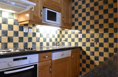 Meribel Apartment | 3-room apartment with balcony and WIFI, 150m from slopes, 6 people - Méribel
