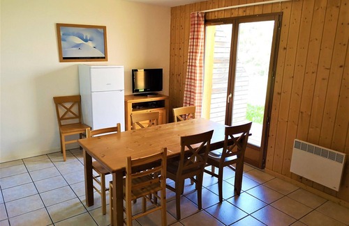 La Joue du Loup Ski Chalet | 3-room Chalet in La Joue du Loup with parking, sleeps 7
