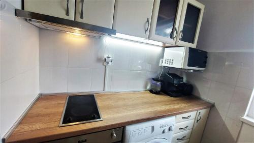 Blagoevgrad Apartment | 3 Rooms Apartment, Top Center, 1st Floor, AUBG, WiFi, PC i5 SSD, Tablet, AndroidMiTvBox, 3 LED TVs 200 Channels, Long Terrace, Self-Easy-Late Check-in, Stay Before Greece