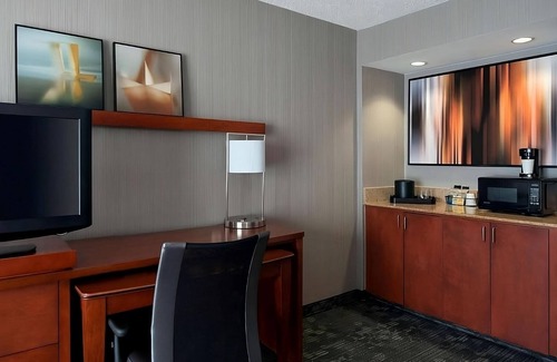 Torrance Hotel | 3 Roomy Units, Pool, Pets Are Welcome! Minutes From Hermosa Beach