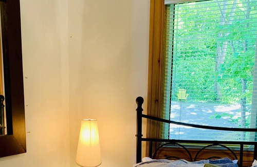 Dongola Cottage | 3 Season Cottage - Shadow Lake, Coboconk - Perfect for Family, Adults & Kids