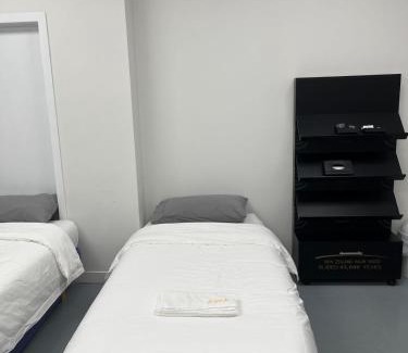 Auckland Apartment | 3 single bed and 2 double sofa beds Serviced Studio, Suite 7