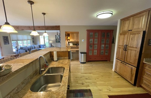 Crane Lake House | 3 Sisters Retreat