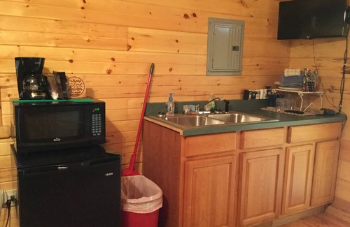 Saint Helens Cabin | #3, Soothing cabin with AC in Beattyville - Perfect for a getaway