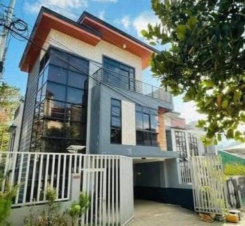 Baguio House | 3 Storey Baguio Modern Transient House by DeiGratia