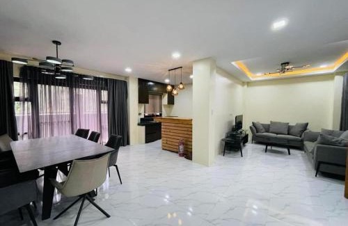 Baguio House | 3 Storey Baguio Modern Transient House by DeiGratia
