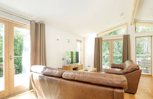 Looe House | 3 STREAMSIDE, pet friendly, luxury holiday cottage in Lanreath