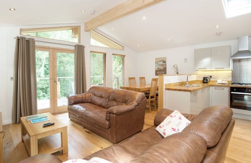 Looe House | 3 STREAMSIDE, pet friendly, luxury holiday cottage in Lanreath