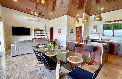 Lagunas de Baru House | 3 Suites-Amazing Views-Private pool-Near Dominical-Luxury-Wildlife-Enjoy!