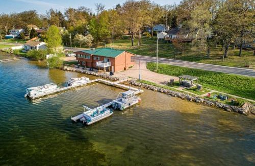 Mayfield House | 3 Units on Fife Lake with Hot Tub-Sleeps 18