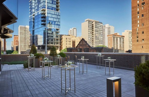 Rush and Division House | 3 Viceroy Deluxe Lake View 2 Queen Rooms, Near Loyola University Museum of Art!