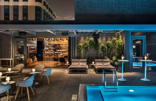 Rush and Division House | 3 Viceroy Deluxe Lake View 2 Queen Rooms, Near Loyola University Museum of Art!