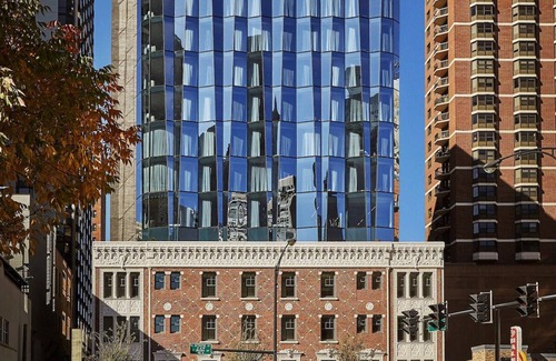 Rush and Division House | 3 Viceroy Deluxe Lake View 2 Queen Rooms, Near Loyola University Museum of Art!