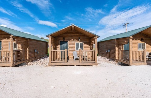 St. Charles Cabin | #3 Wild West Cabin! Newly Remodeled! AC! Sleeps 4!