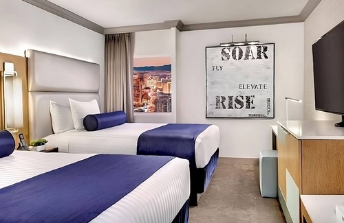 Gateway District Hotel | 3 x Elevate 2 Queens at The STRAT Hotel, Casino & Tower