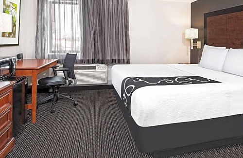 Arsenal House | 3 x King Bed ADA at La Quinta Inn by Wyndham San Antonio Downtown
