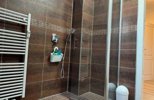 Bielefeld Apartment | 3 Zimmer Wohnung für 5 Personen-Wlan - Pakplatz