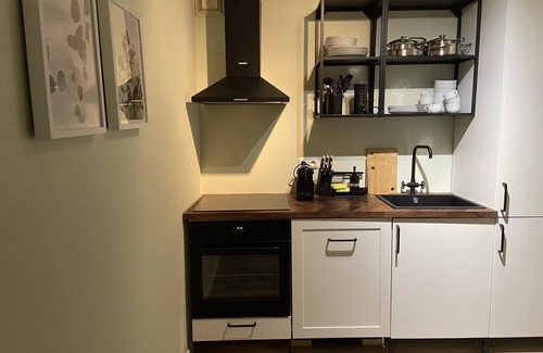 Sendling - Westpark Apartment | 3-zimmer Wohnung mit Garagenparkplatz Direkt an U-bahnstation