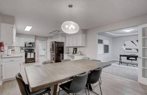 Westfield House | 30 acre park in your back yard!