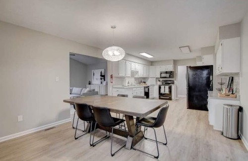 Westfield House | 30 acre park in your back yard!