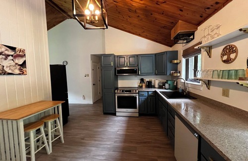 Freeport House | 30 Acres with Woodland Trails and Playground