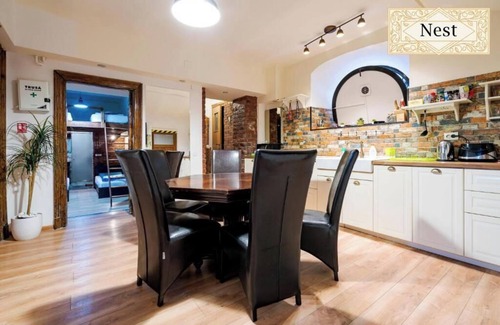 Bucharest City-Centre Apartment | 30-bedroom apartment all units