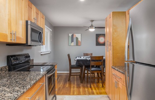 Knolls Thomas House | 30 Day Min Rental - 3BR House - Dogs Welcome - Walk to Riverside Hospital