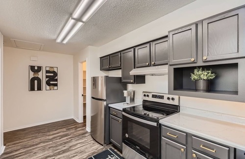 Wetmore House | 30+ Day Rental - Charming 2-bedroom Town HM - 1 Car Garage with WiFi, AC