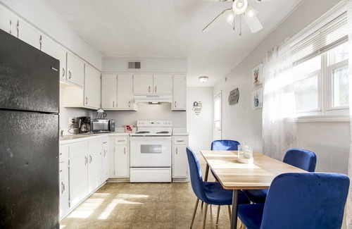 Independence House | 30 days minimum Stylish 2b1b near Downtown KC/stadiums in independence MO