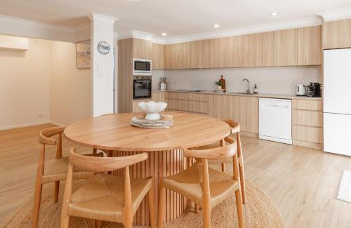 Forster House | 30 Lakeview Cres