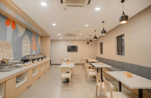 Changjiang County Hotel | 30 m² Hotel ∙ 3 bedrooms ∙ 10 guests