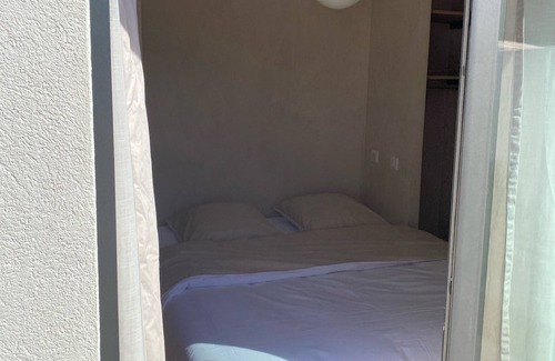 Gemenos House | 30 m2 luxury lodge with pool and Jacuzzi for 2 people ONLY