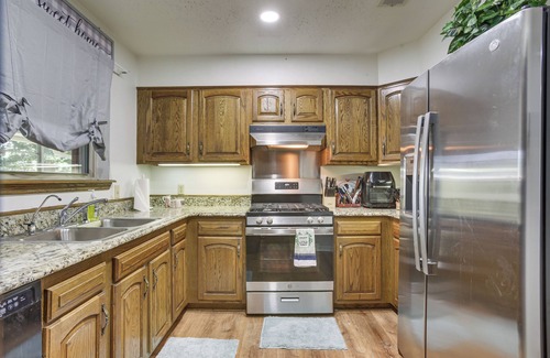 LaPlace House | 30 Mi to The Big Easy: LaPlace Home w/Backyard!